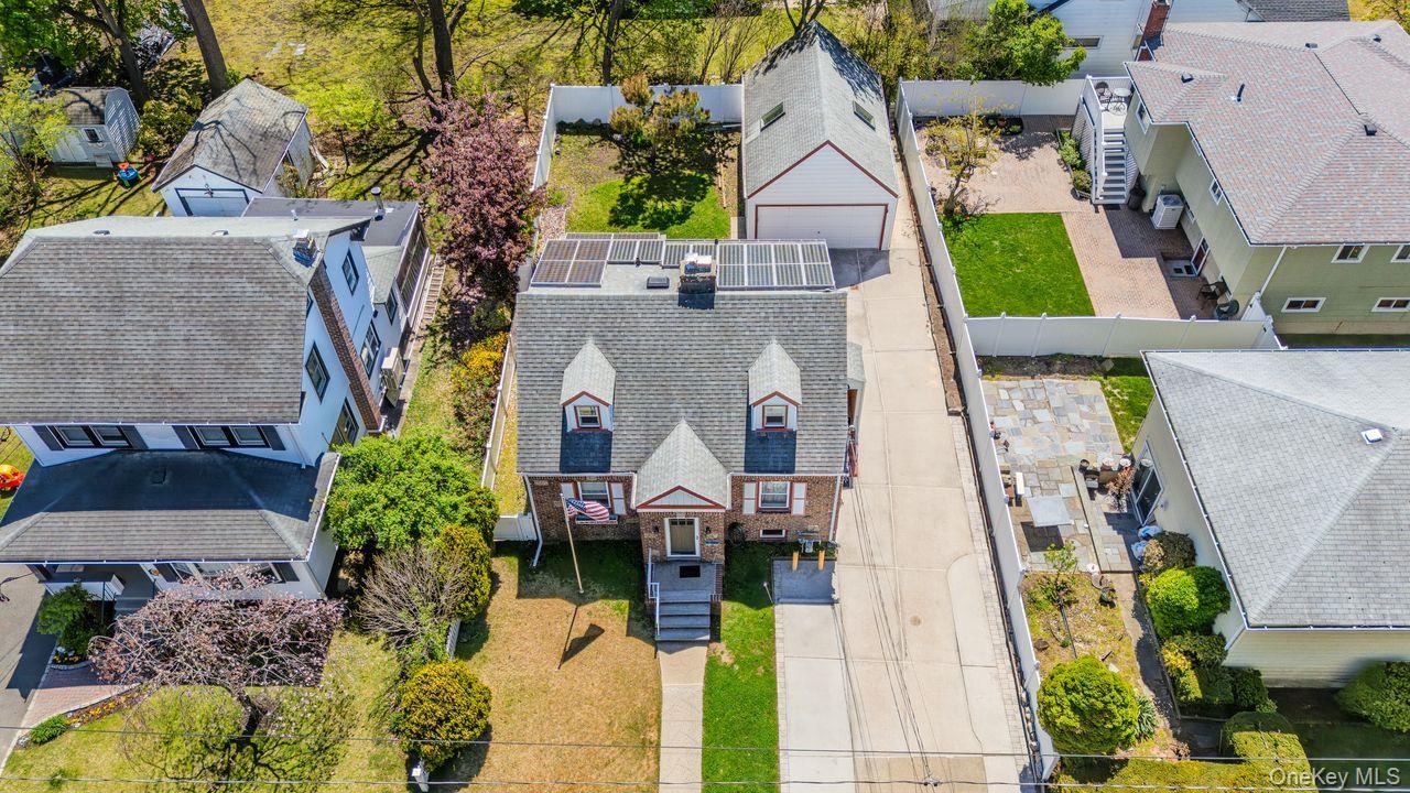 Single Family Davison  Nassau County, NY 11563, MLS-983637-4