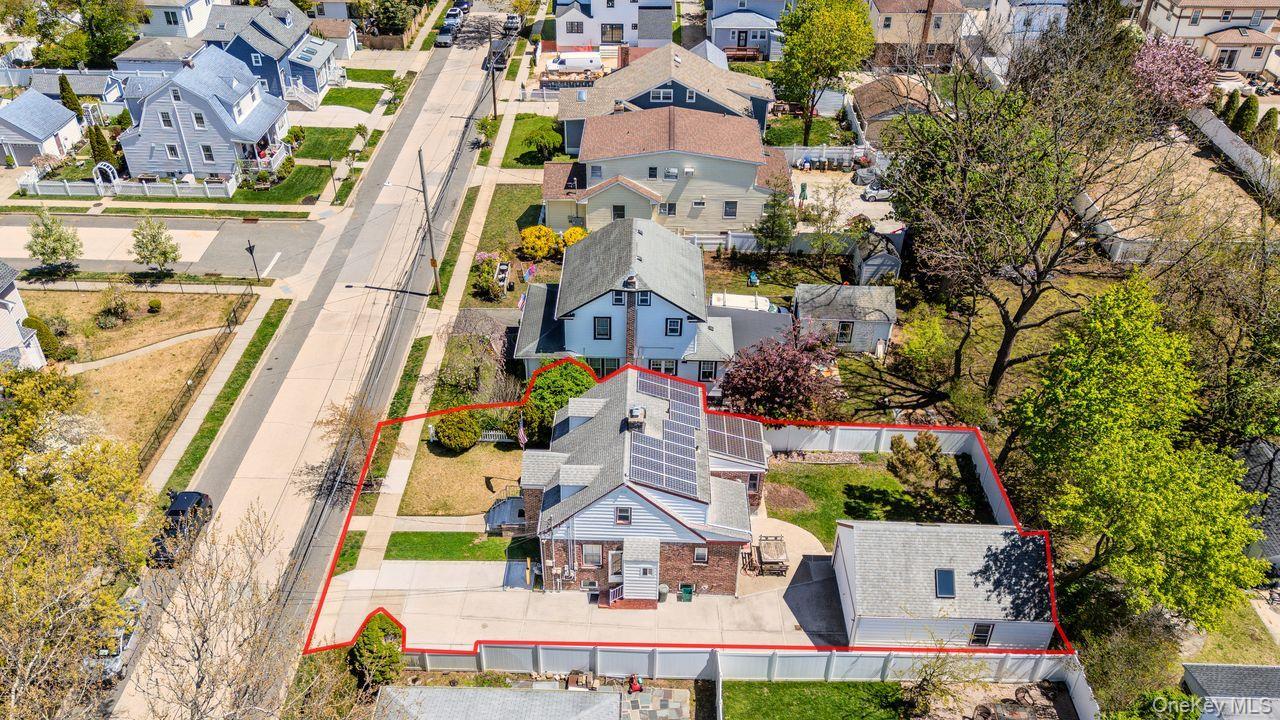 Single Family Davison  Nassau County, NY 11563, MLS-983637-7