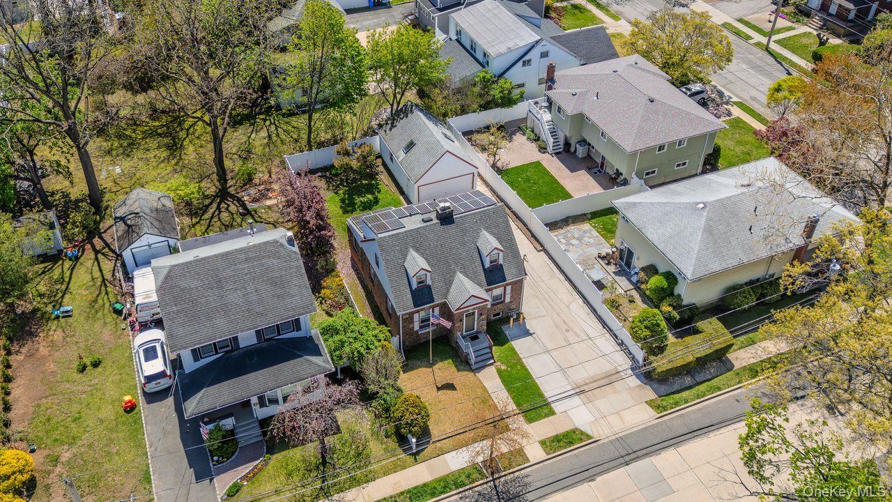 Single Family Davison  Nassau County, NY 11563, MLS-983637-8