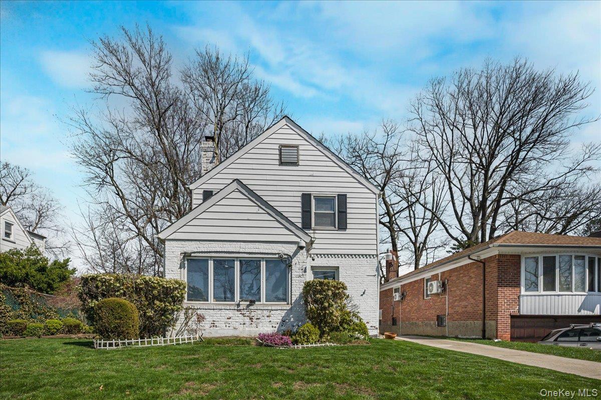 Single Family Utopia Parkway Queens, NY 11432, MLS-983676-2