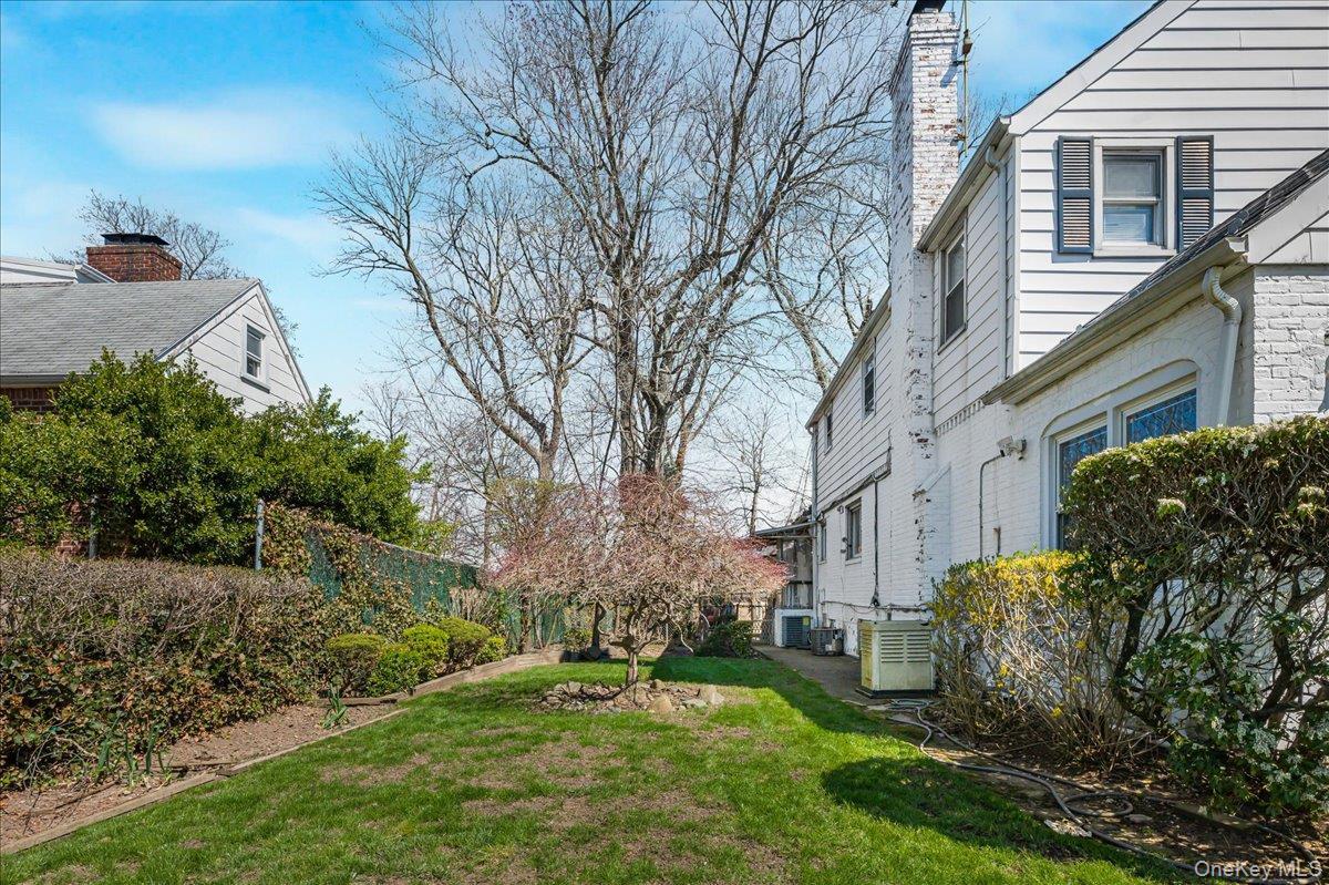 Single Family Utopia Parkway Queens, NY 11432, MLS-983676-3