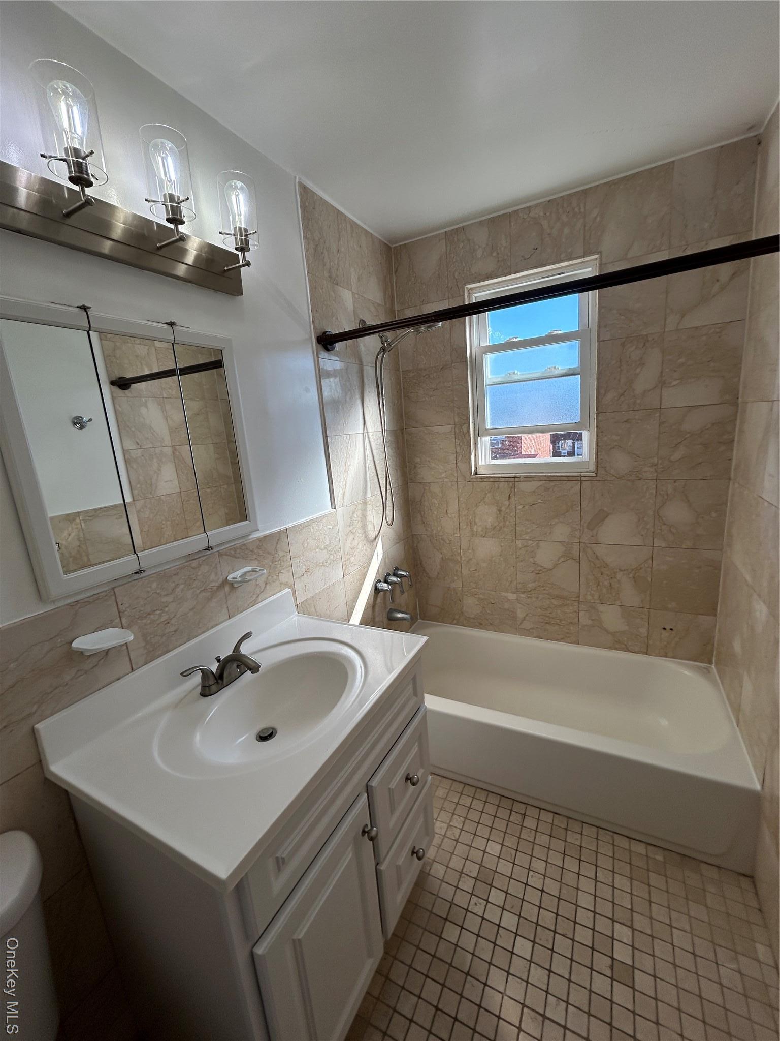 Single Family Huntington  Bronx, NY 10465, MLS-983691-13