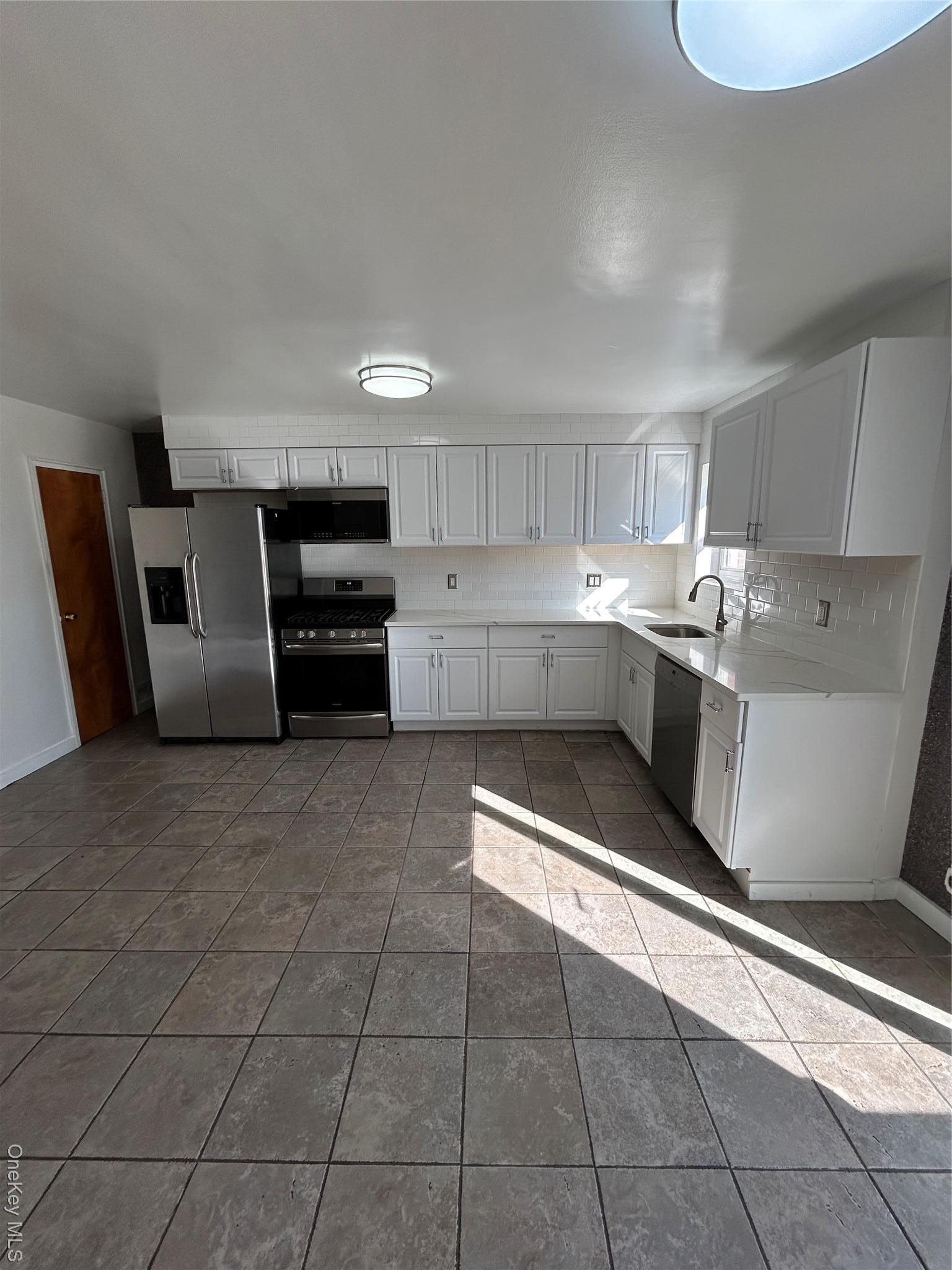 Single Family Huntington  Bronx, NY 10465, MLS-983691-7