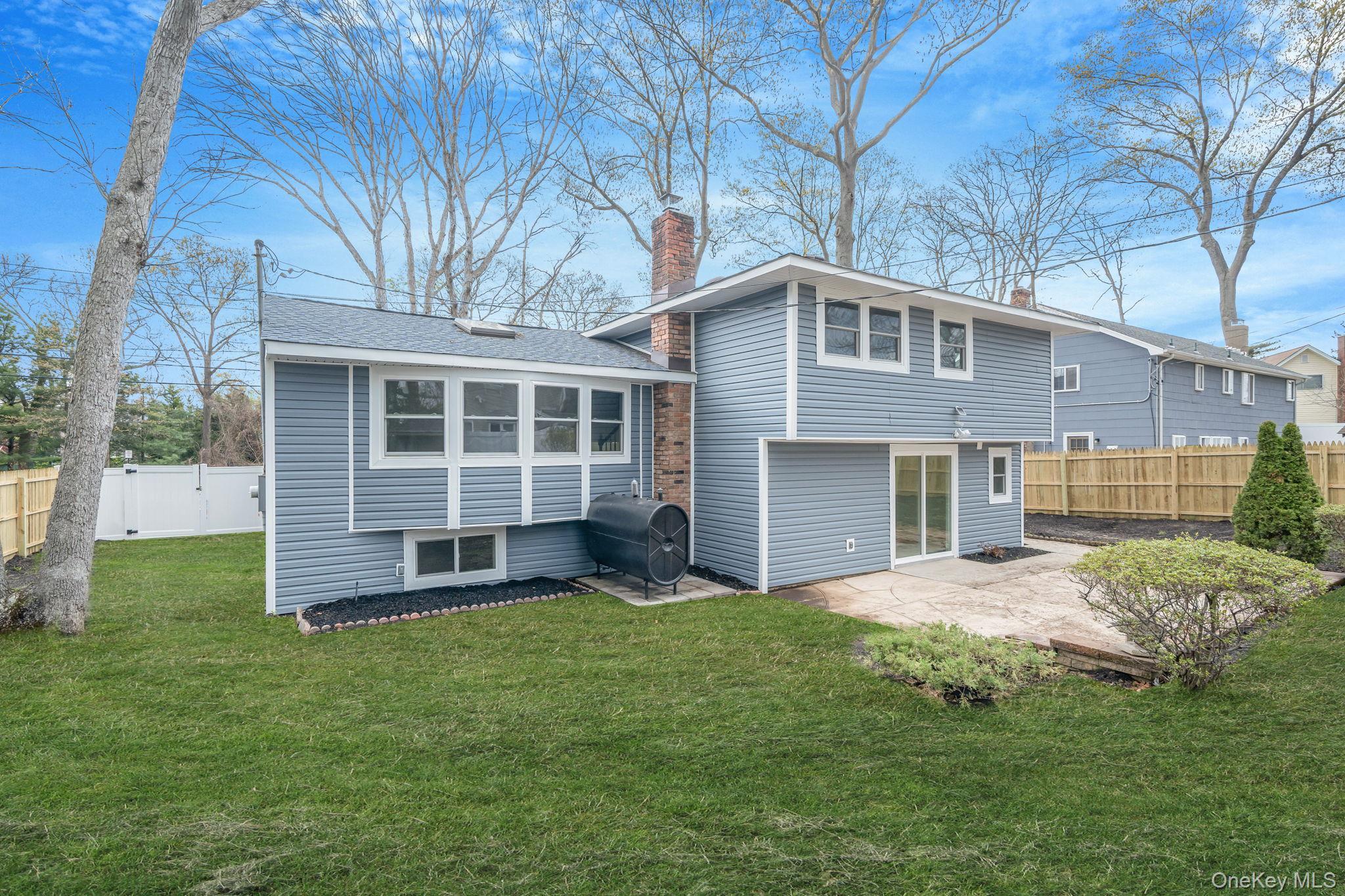 Single Family Moriches  Suffolk County, NY 11755, MLS-983725-27