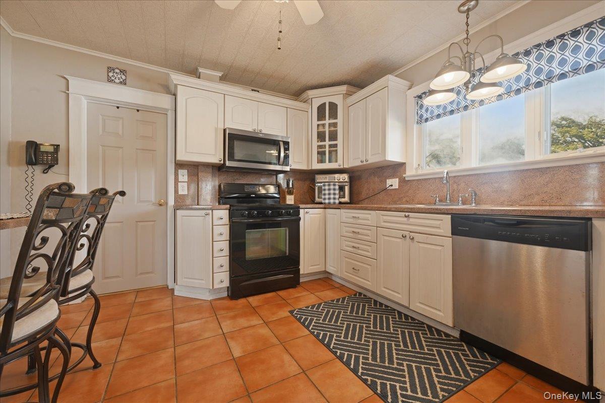 Single Family 4th  Suffolk County, NY 11757, MLS-983726-17