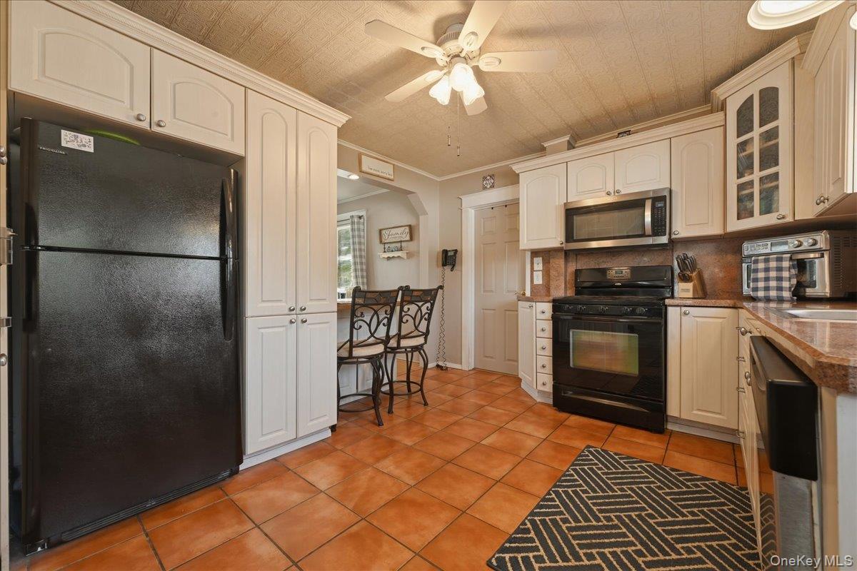 Single Family 4th  Suffolk County, NY 11757, MLS-983726-18