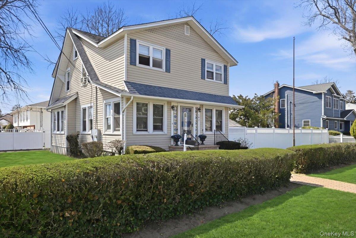 Single Family 4th  Suffolk County, NY 11757, MLS-983726-2