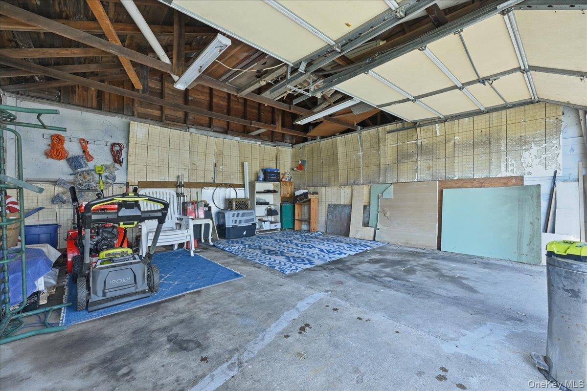 Single Family 4th  Suffolk County, NY 11757, MLS-983726-28