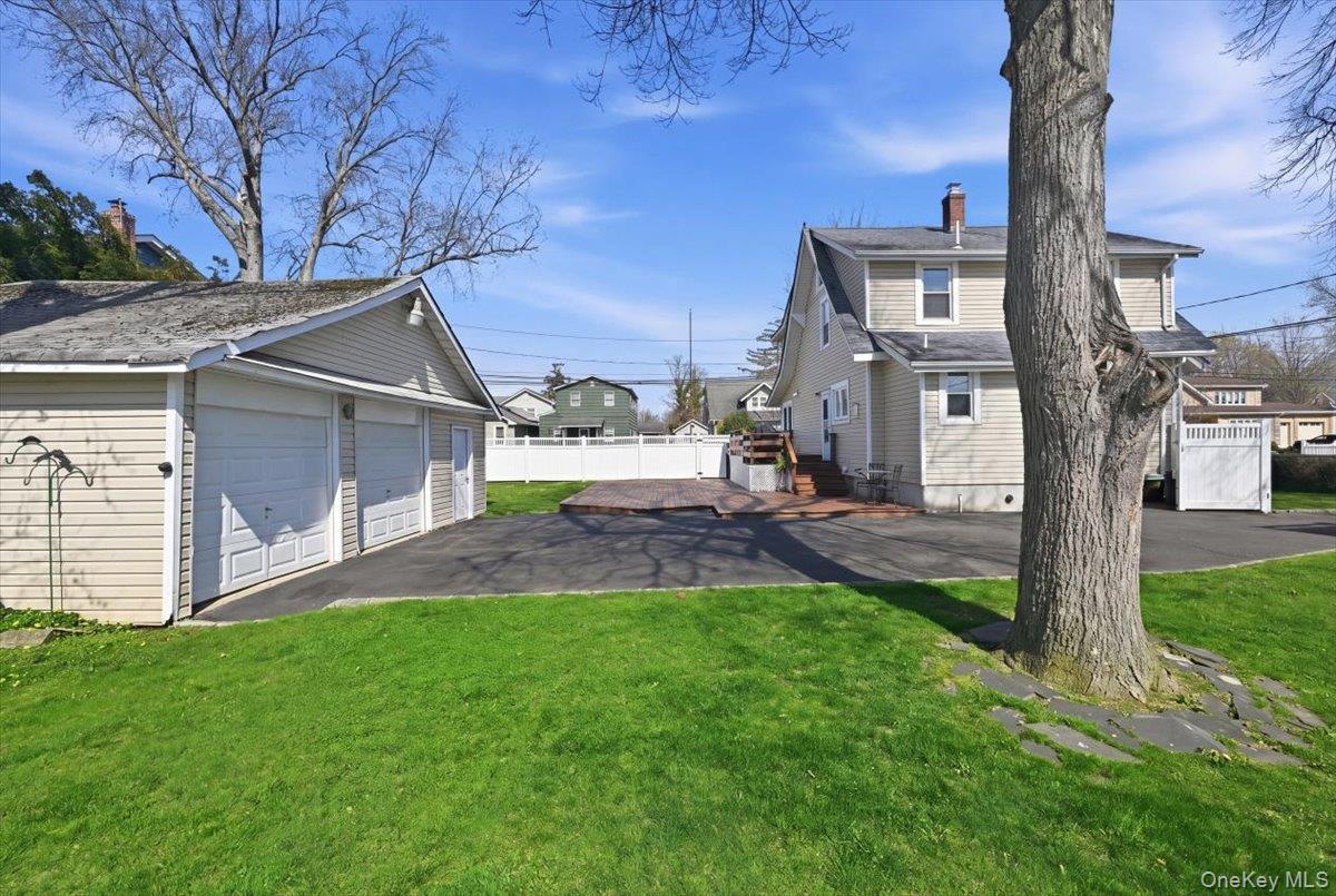 Single Family 4th  Suffolk County, NY 11757, MLS-983726-34
