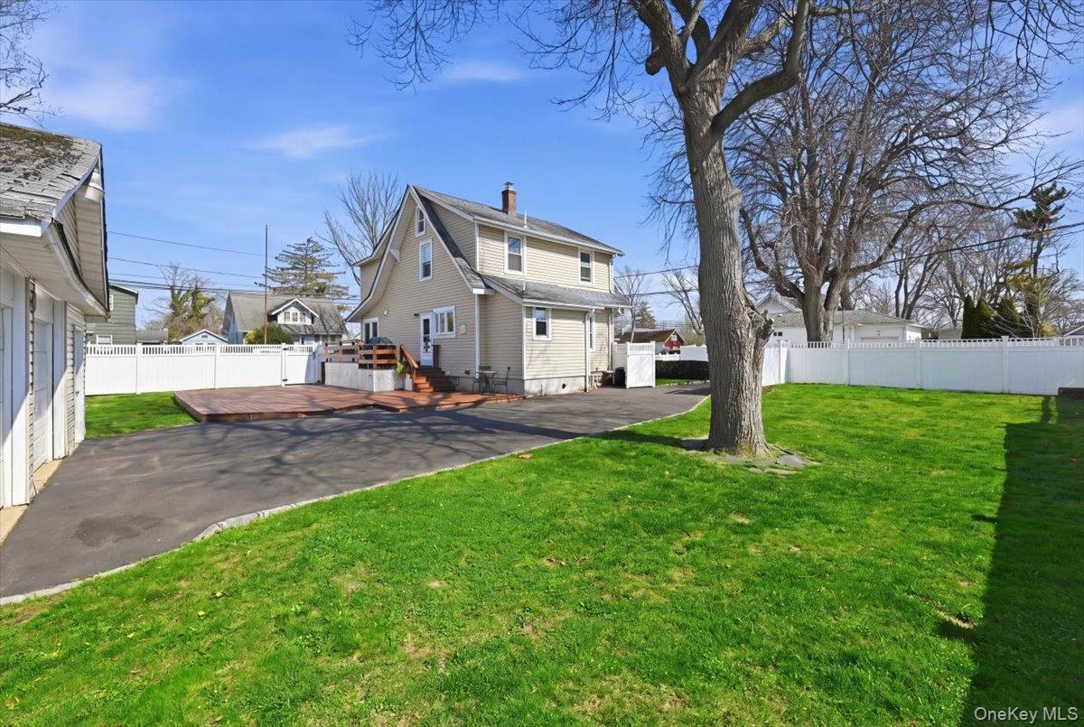 Single Family 4th  Suffolk County, NY 11757, MLS-983726-35