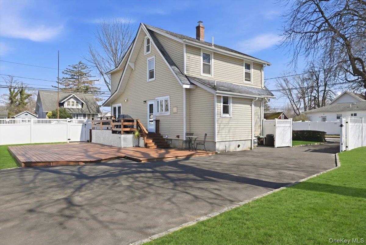 Single Family 4th  Suffolk County, NY 11757, MLS-983726-36