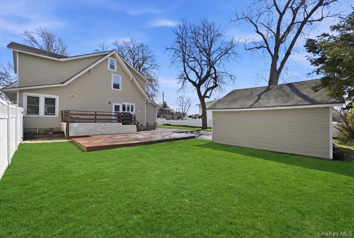 Single Family 4th  Suffolk County, NY 11757, MLS-983726-37