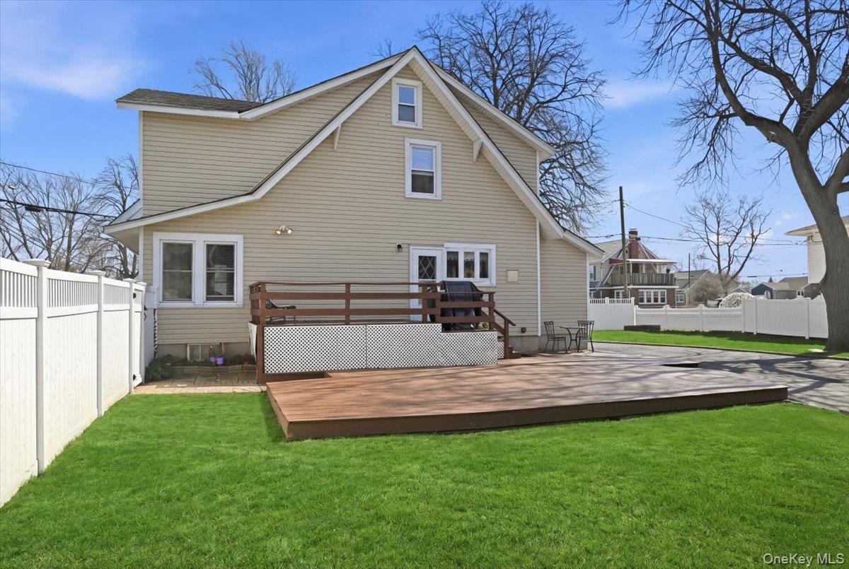 Single Family 4th  Suffolk County, NY 11757, MLS-983726-38