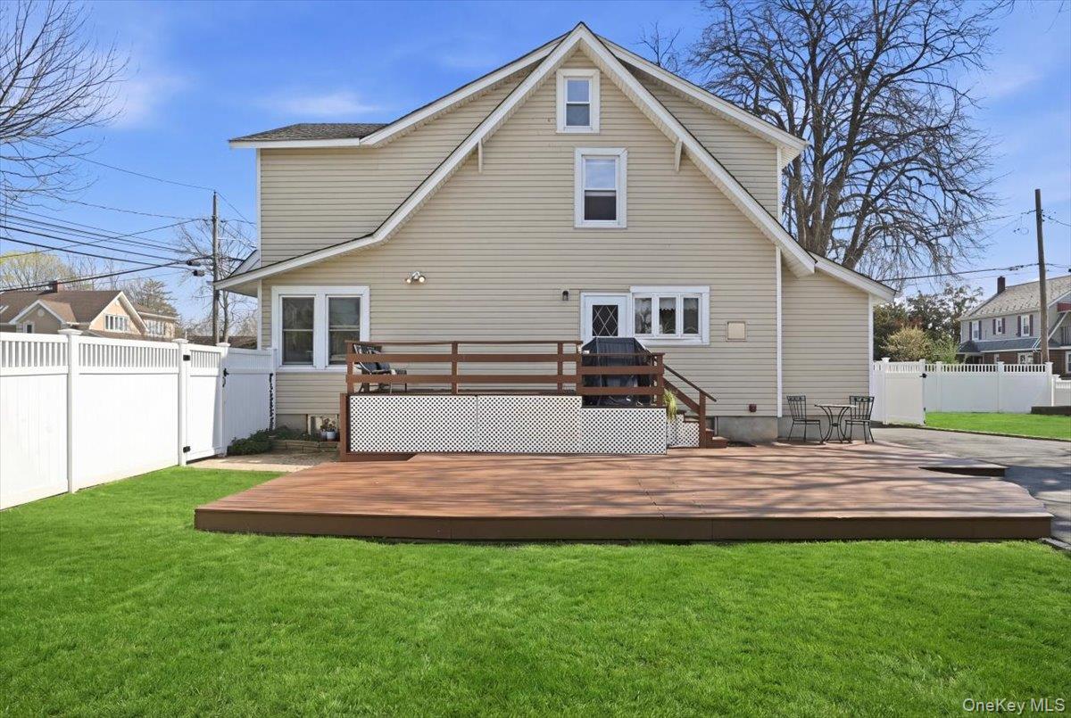 Single Family 4th  Suffolk County, NY 11757, MLS-983726-39