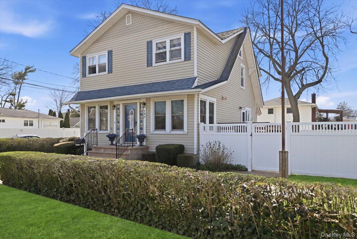 Single Family 4th  Suffolk County, NY 11757, MLS-983726-4