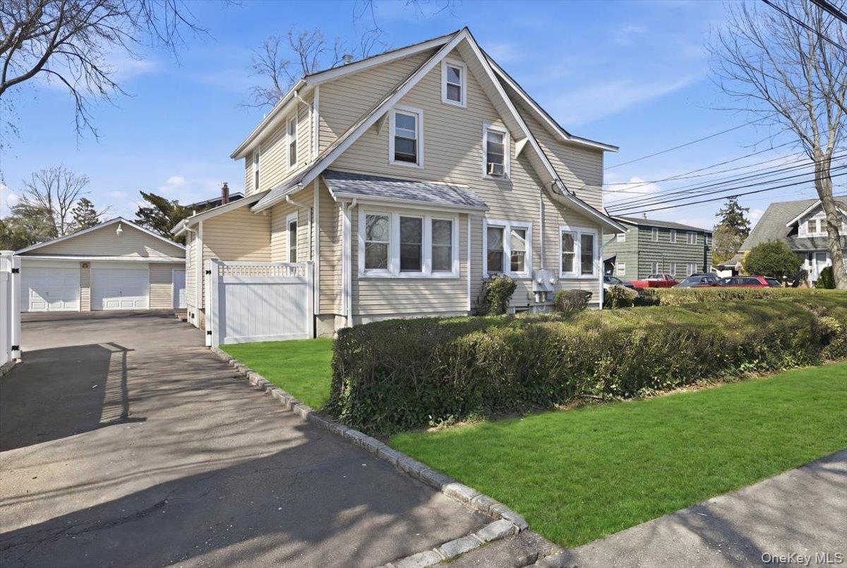 Single Family 4th  Suffolk County, NY 11757, MLS-983726-40