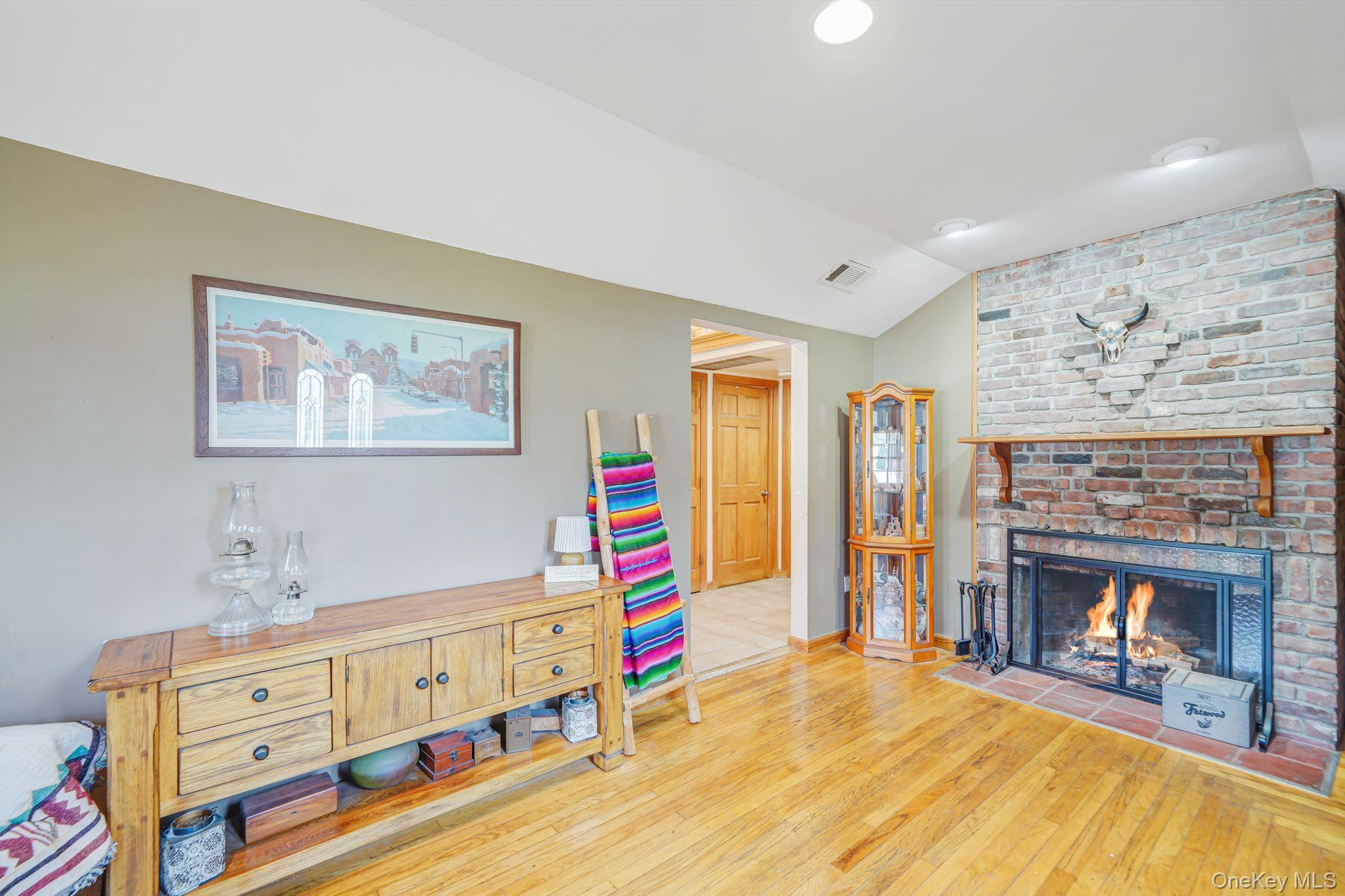 Single Family 4th  Suffolk County, NY 11780, MLS-983758-11