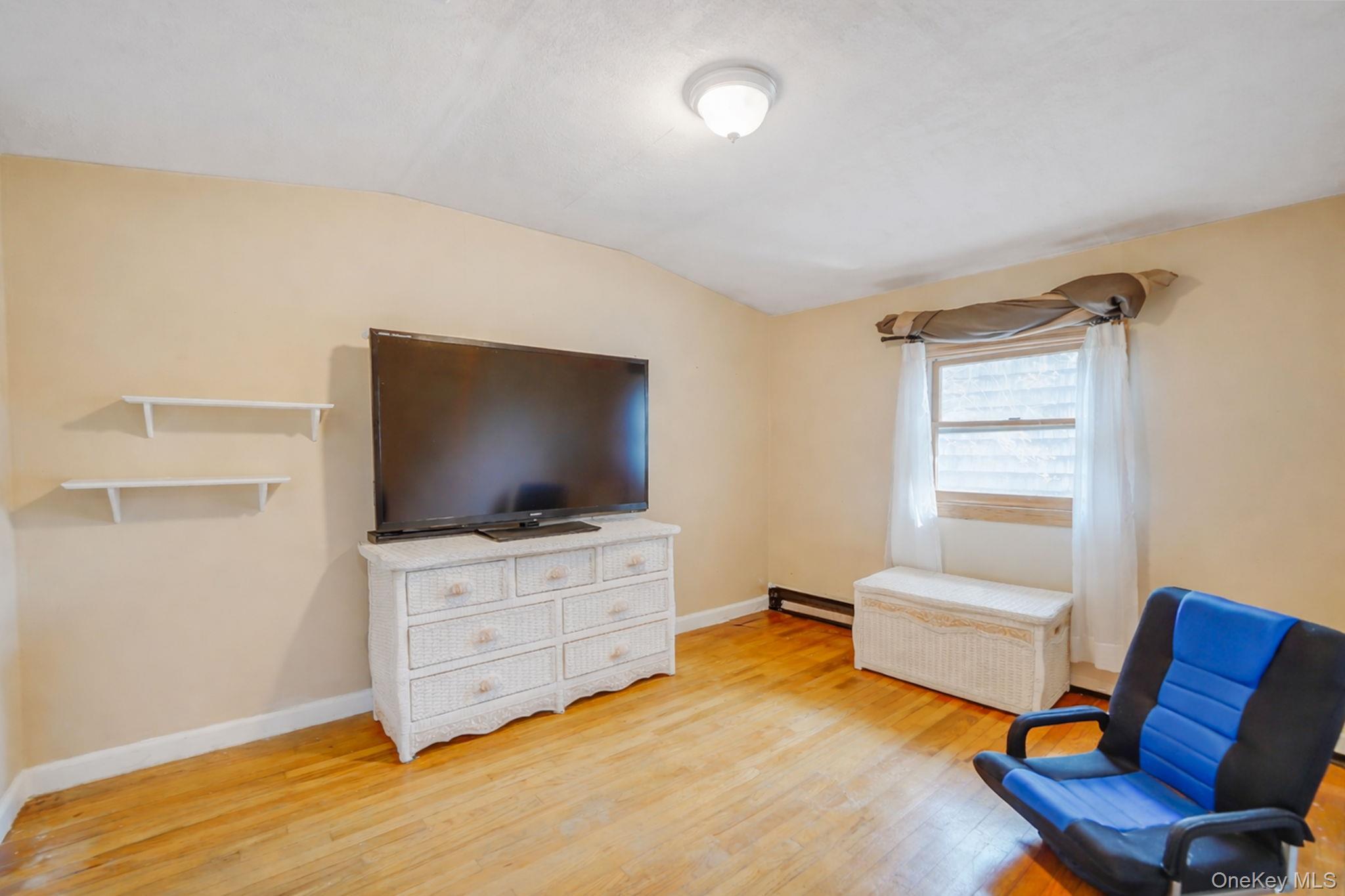 Single Family 4th  Suffolk County, NY 11780, MLS-983758-24