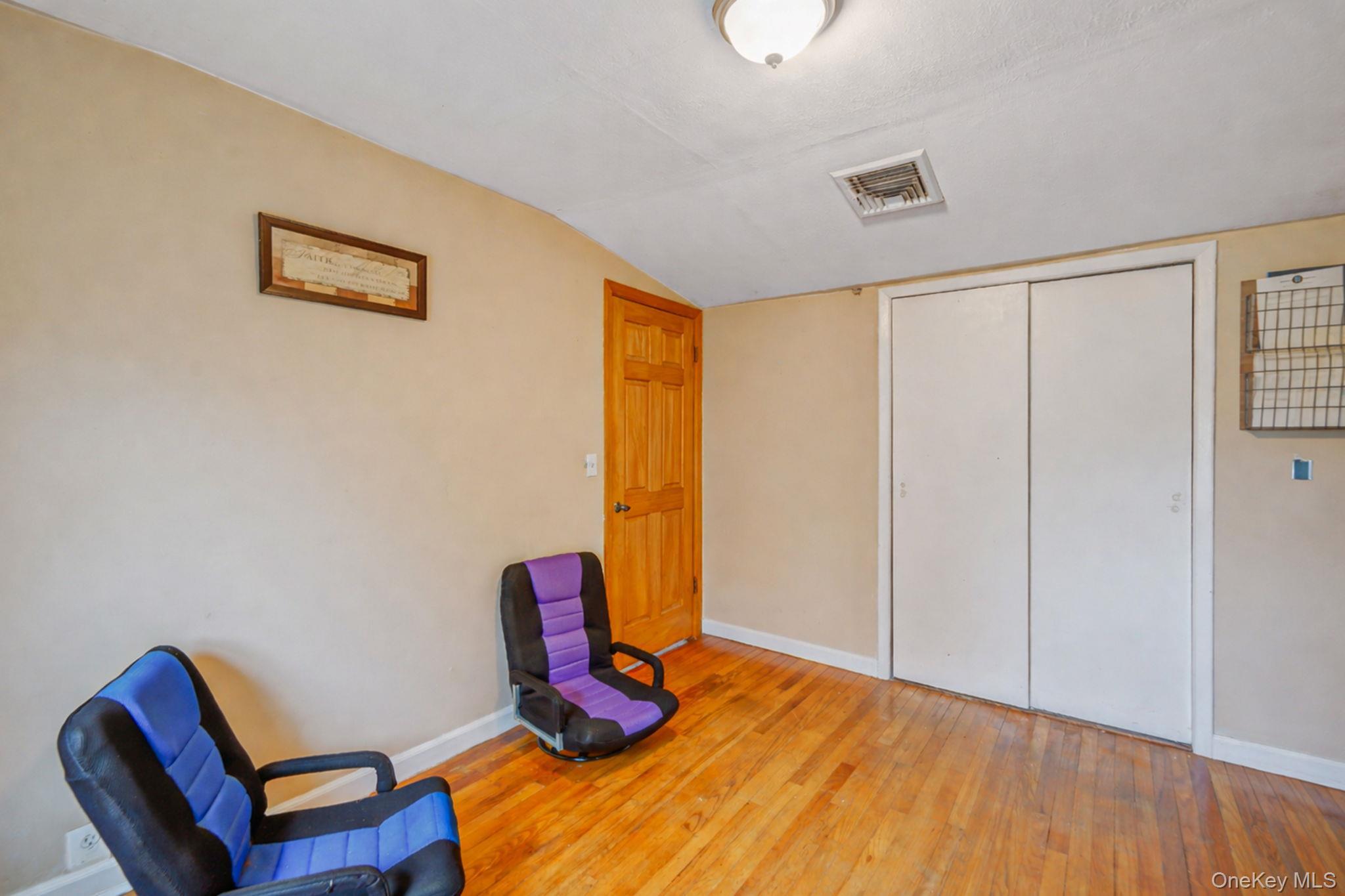 Single Family 4th  Suffolk County, NY 11780, MLS-983758-25