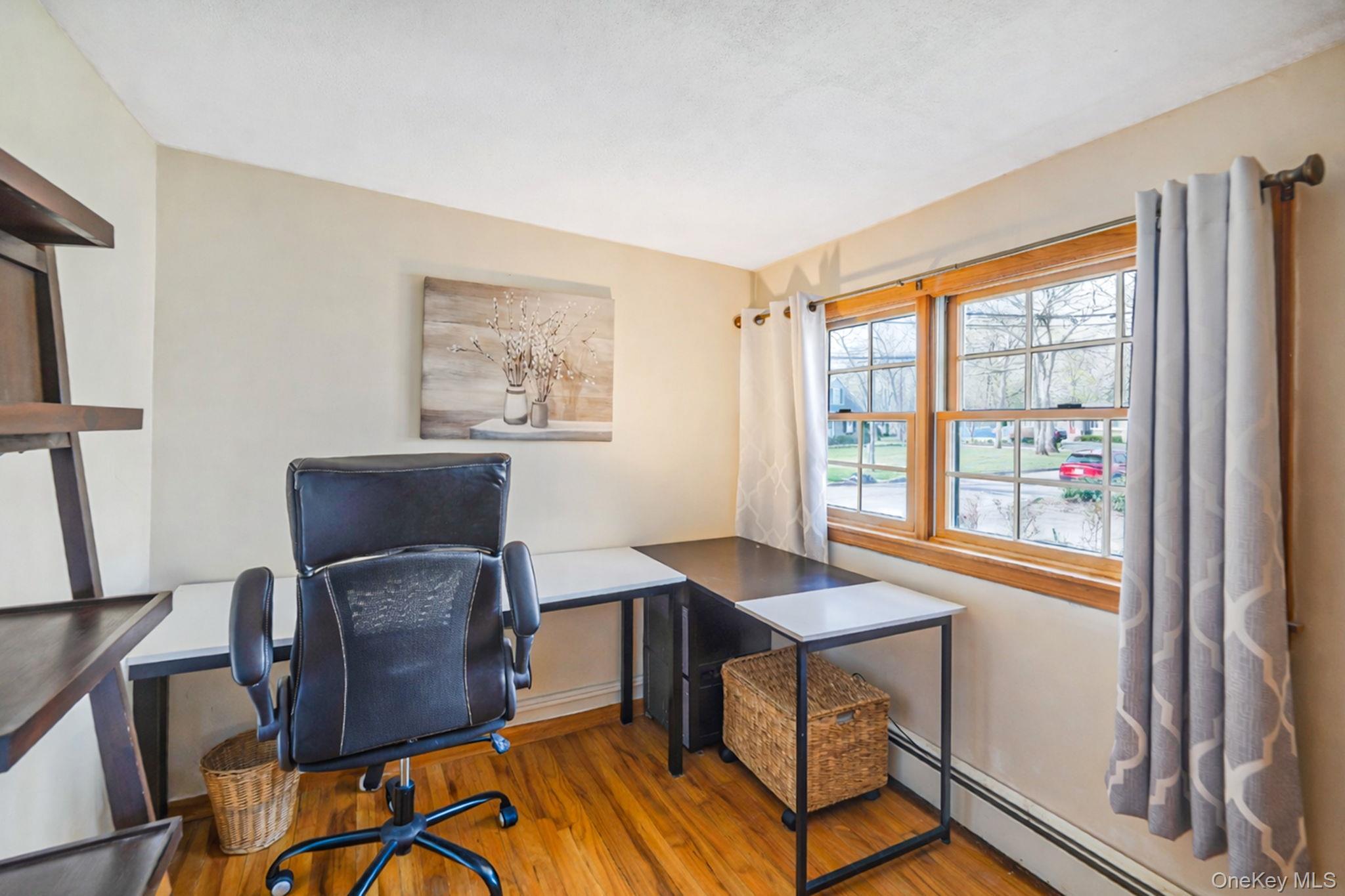 Single Family 4th  Suffolk County, NY 11780, MLS-983758-27