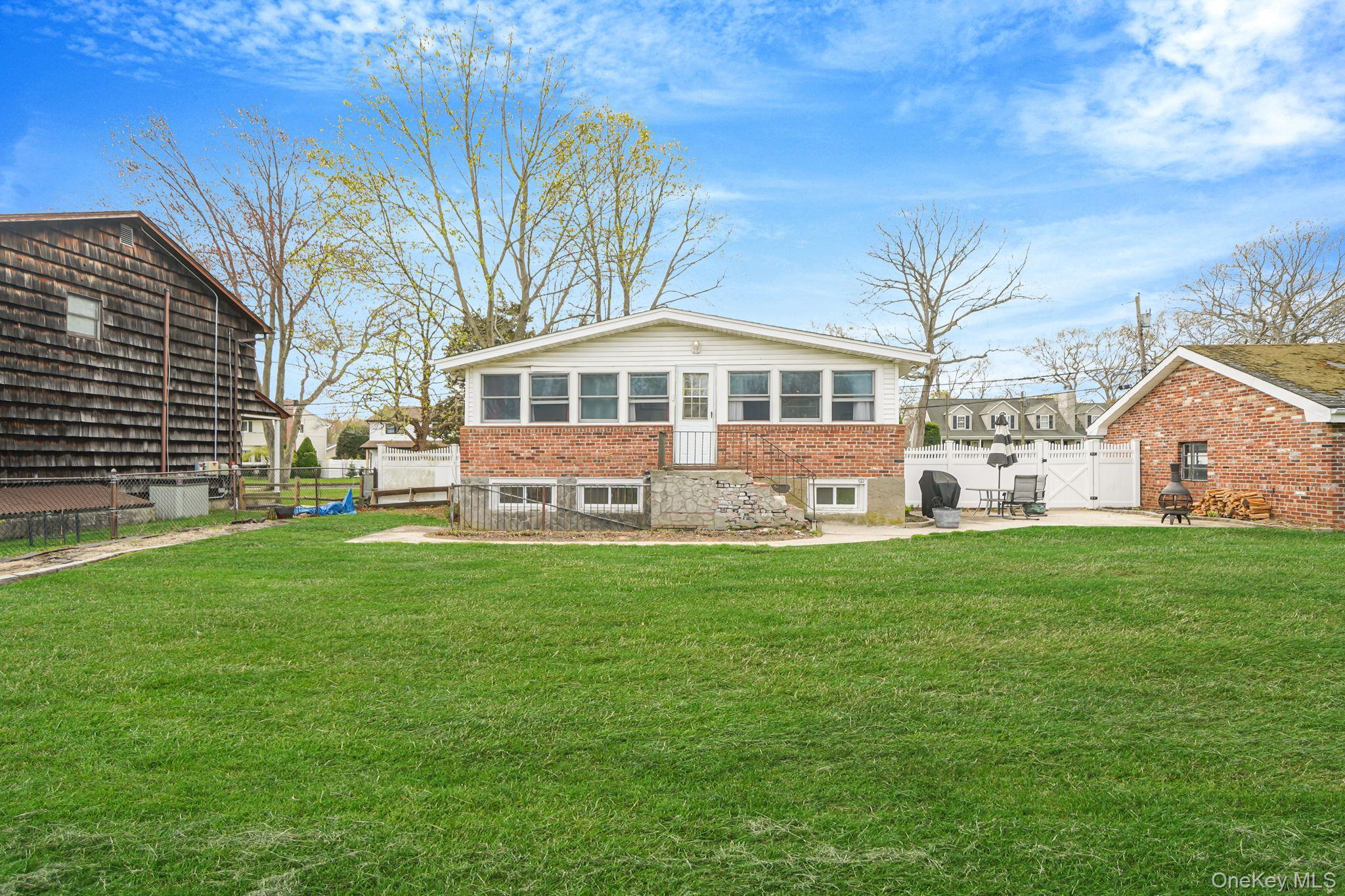 Single Family 4th  Suffolk County, NY 11780, MLS-983758-5