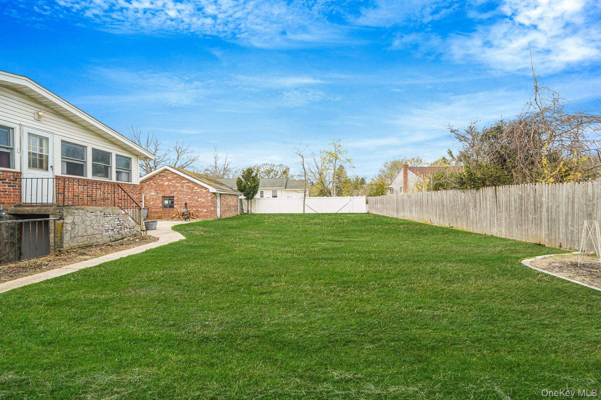 Single Family 4th  Suffolk County, NY 11780, MLS-983758-8