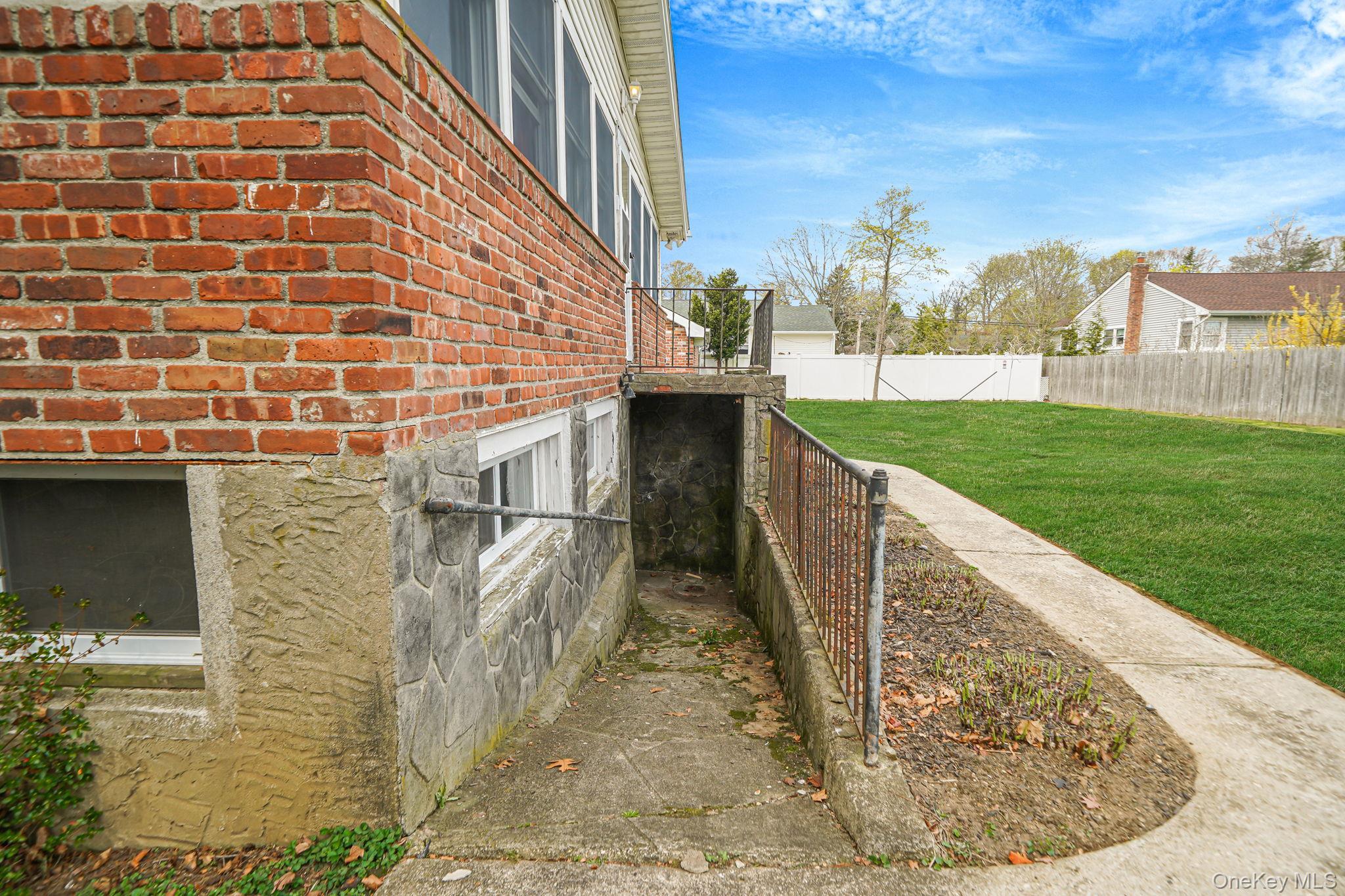 Single Family 4th  Suffolk County, NY 11780, MLS-983758-9