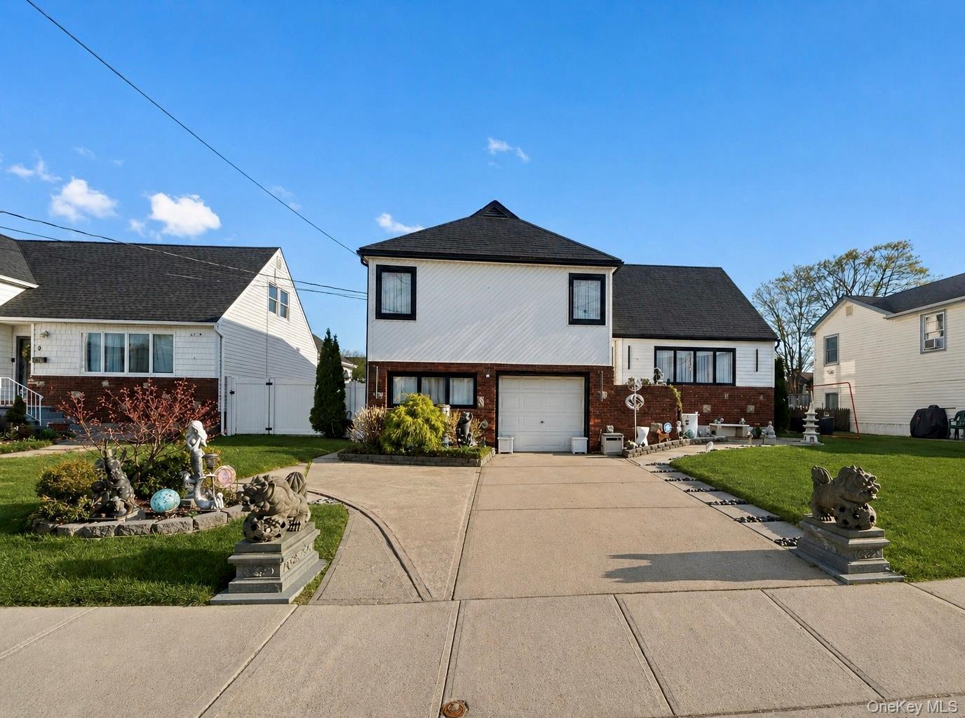 Single Family Noon  Nassau County, NY 11520, MLS-983788-2