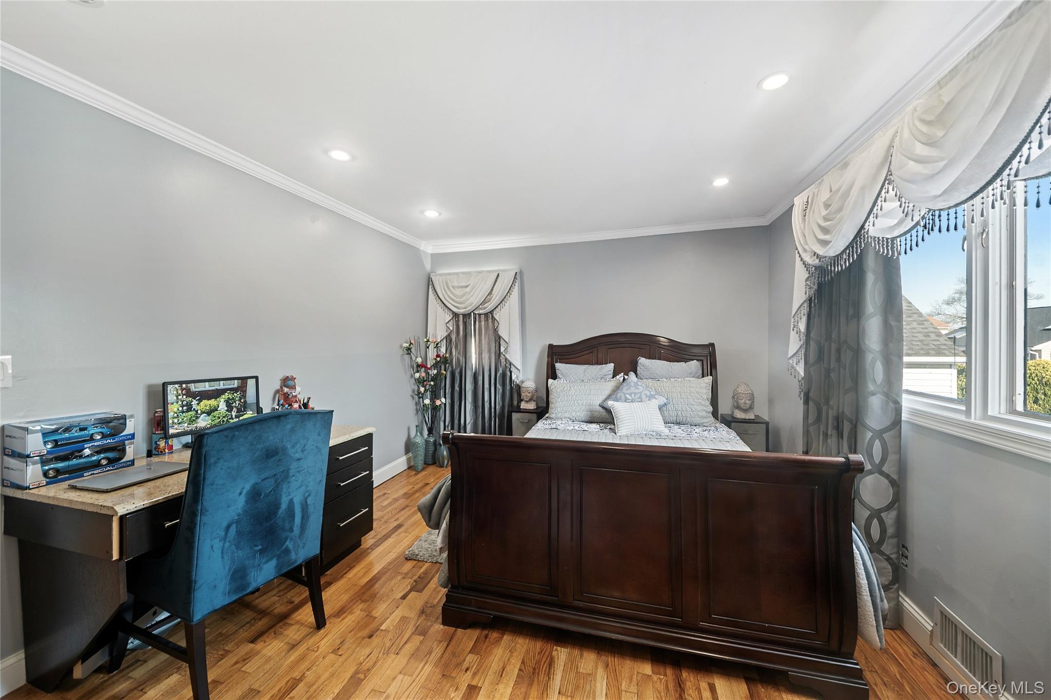 Single Family Noon  Nassau County, NY 11520, MLS-983788-20
