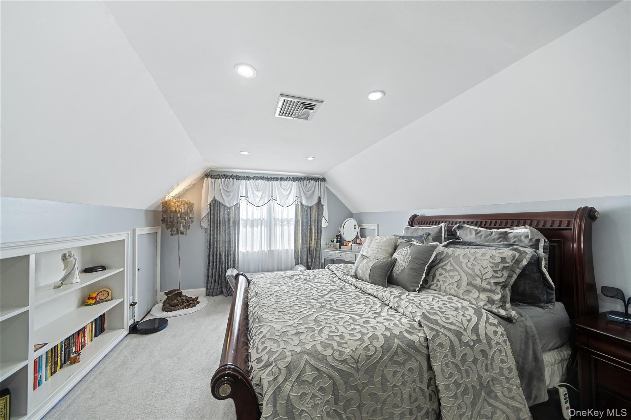 Single Family Noon  Nassau County, NY 11520, MLS-983788-21