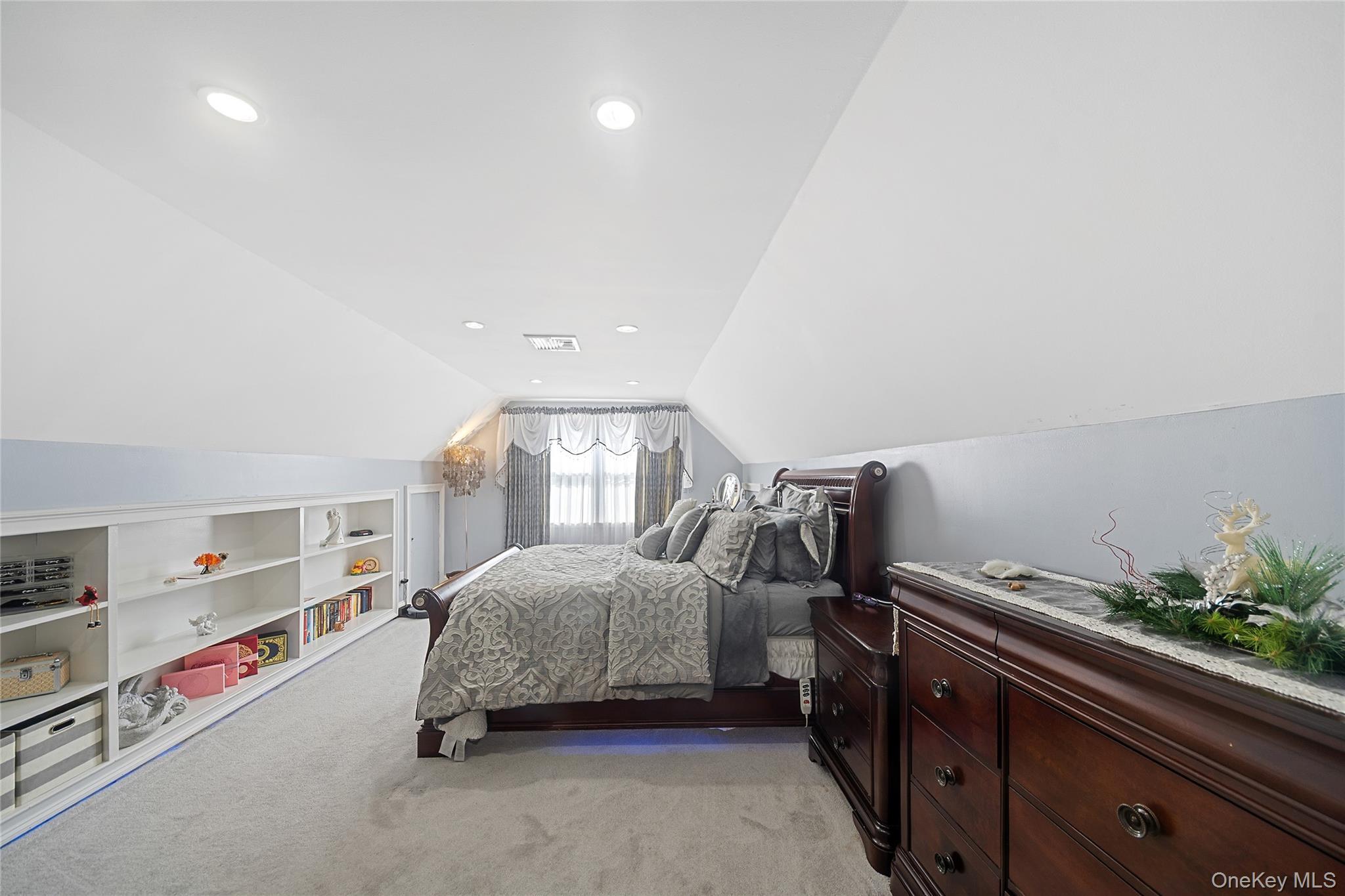 Single Family Noon  Nassau County, NY 11520, MLS-983788-22