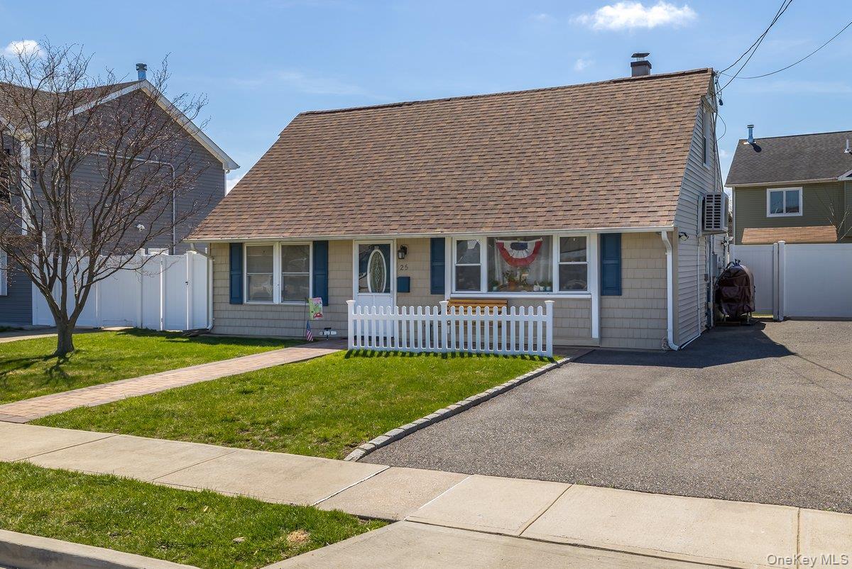 Single Family Park  Nassau County, NY 11714, MLS-983821-2