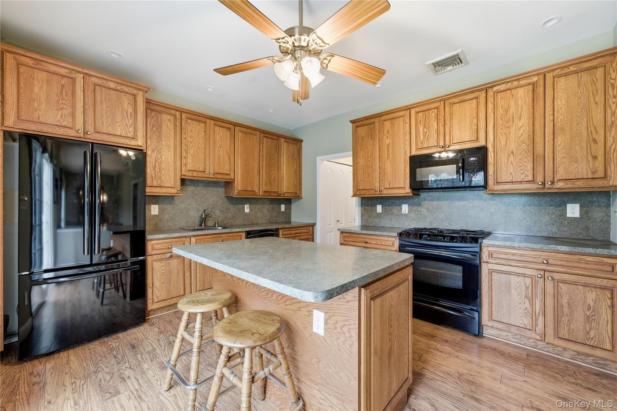 Single Family Timber Ridge  Suffolk County, NY 11727, MLS-983884-8