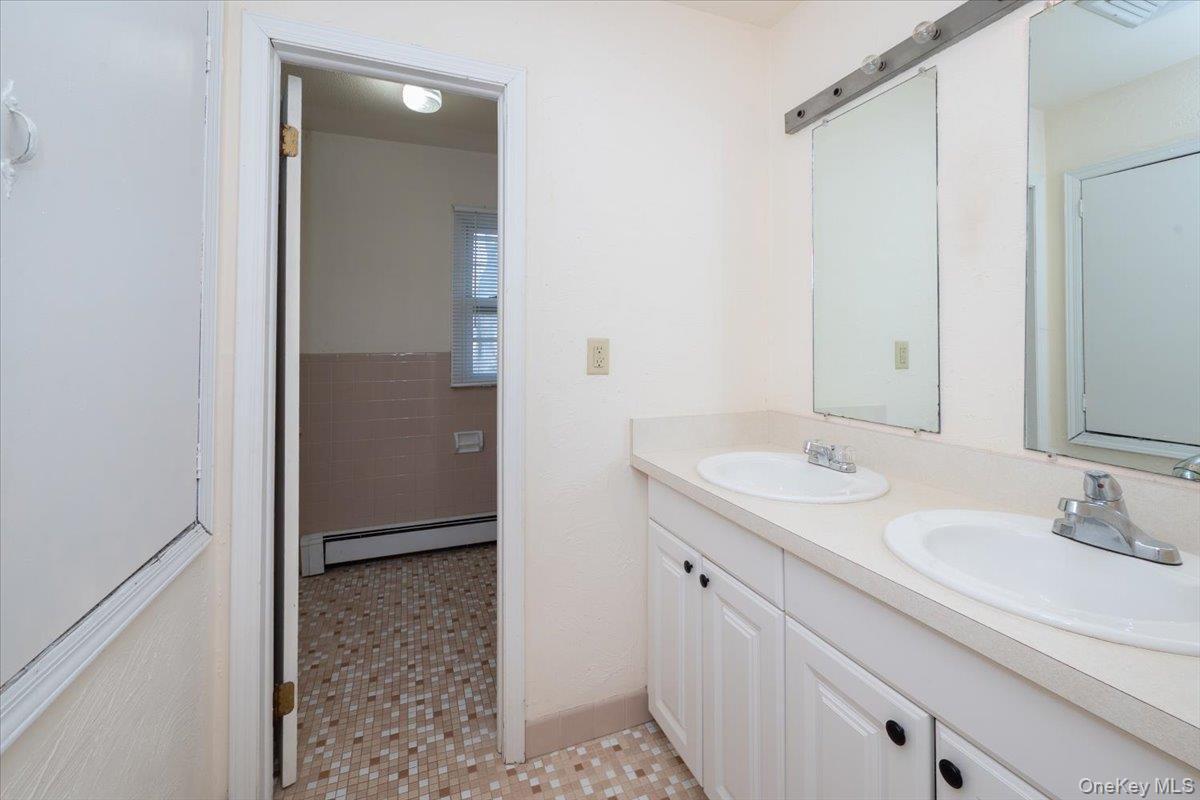 Single Family Oak  Suffolk County, NY 11715, MLS-983895-19