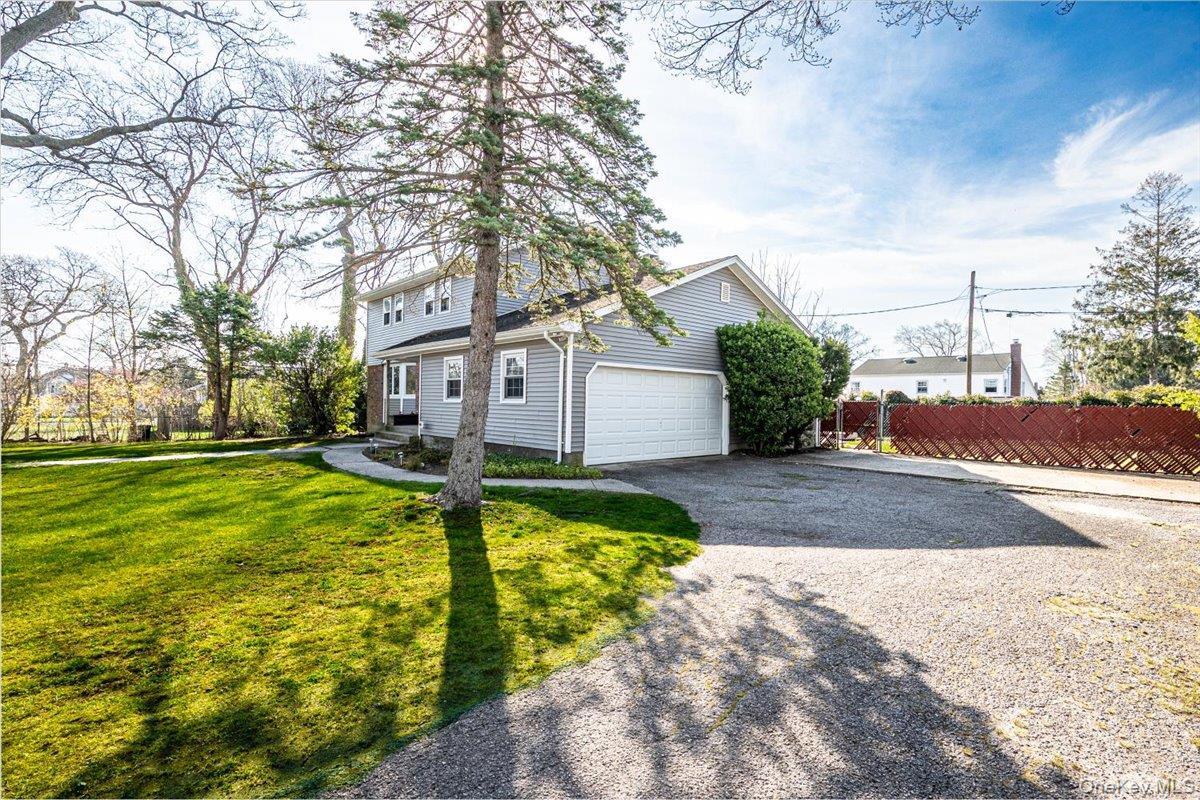 Single Family Oak  Suffolk County, NY 11715, MLS-983895-2