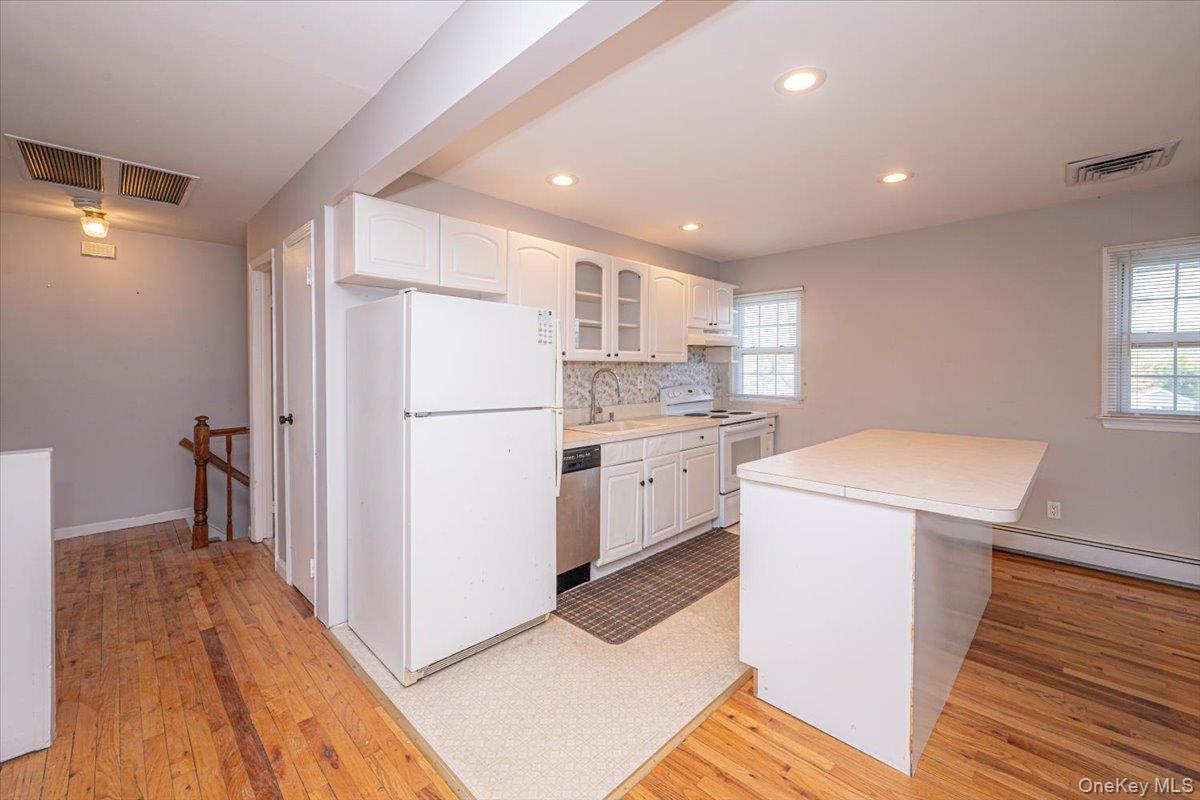 Single Family Oak  Suffolk County, NY 11715, MLS-983895-22
