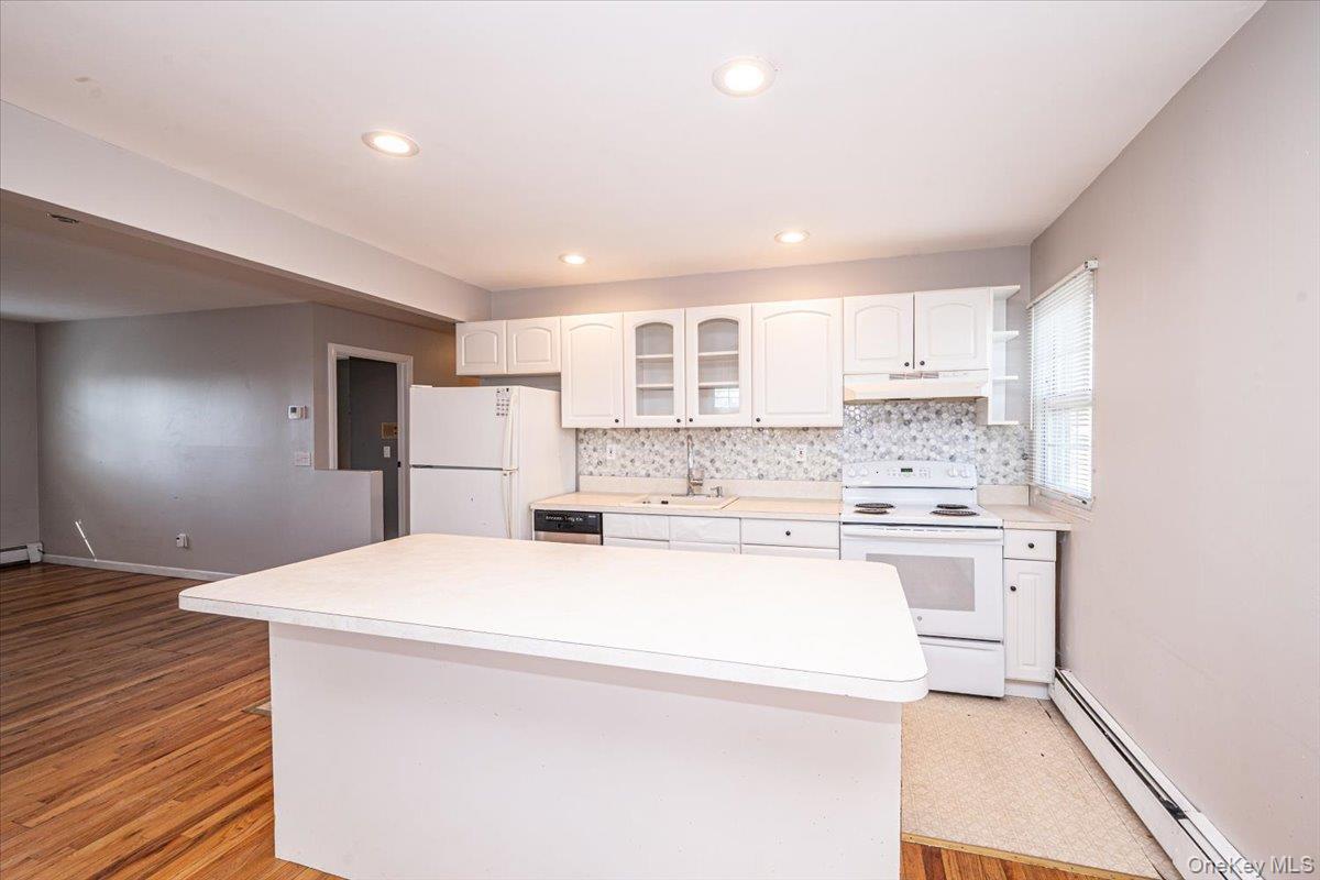 Single Family Oak  Suffolk County, NY 11715, MLS-983895-23