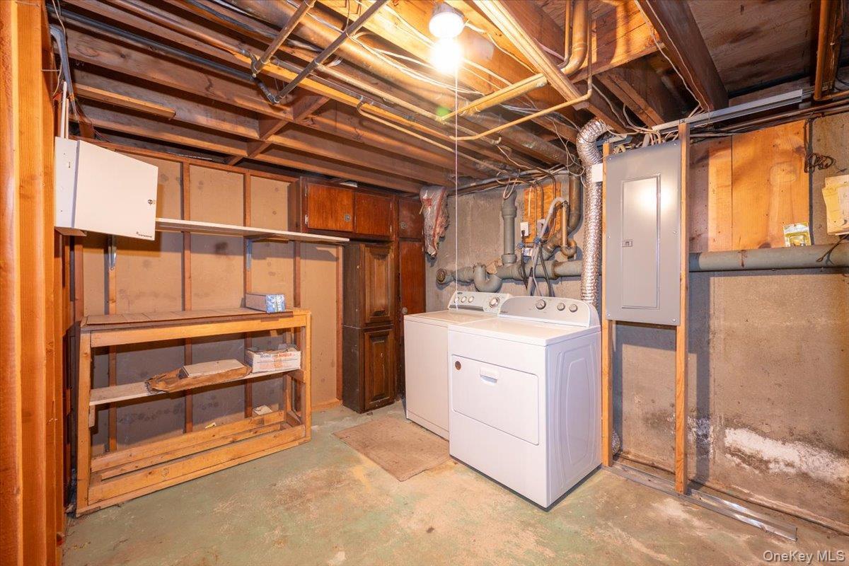 Single Family Oak  Suffolk County, NY 11715, MLS-983895-34