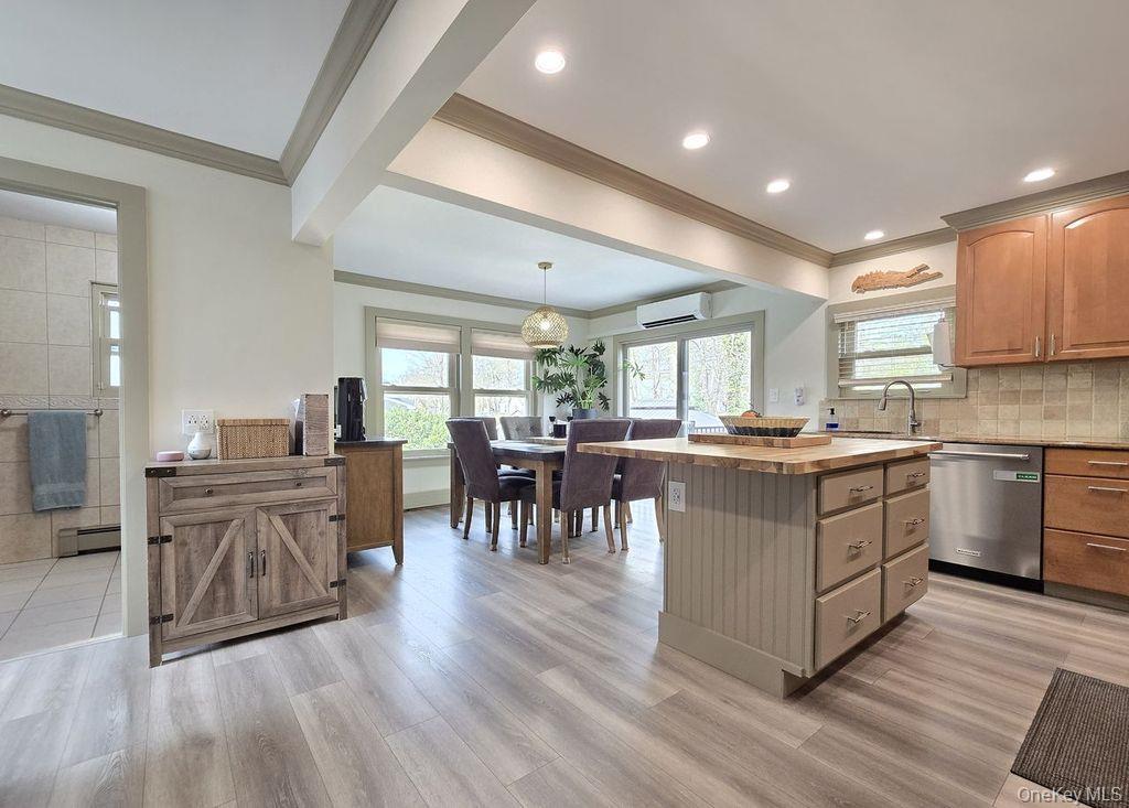 Single Family Ridgewood  Suffolk County, NY 11784, MLS-983954-10