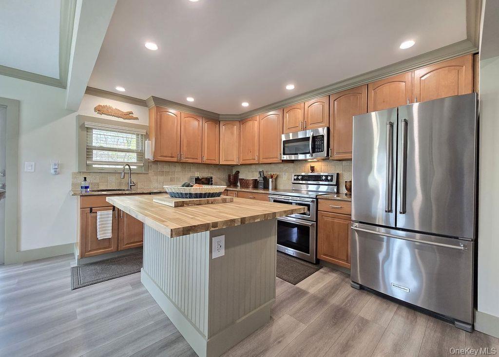 Single Family Ridgewood  Suffolk County, NY 11784, MLS-983954-13