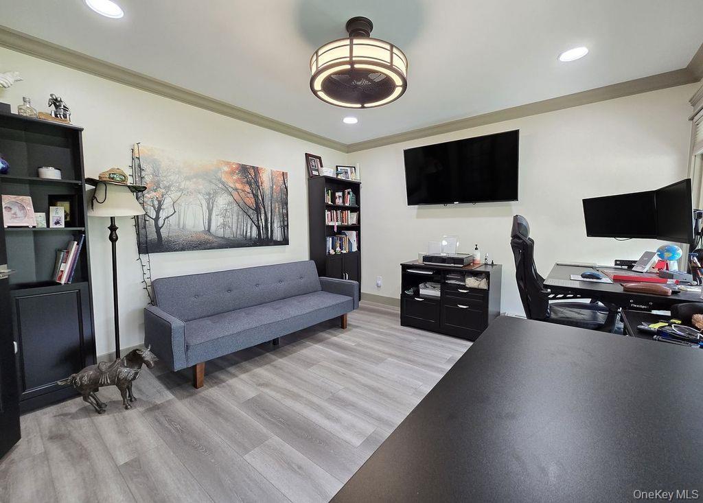 Single Family Ridgewood  Suffolk County, NY 11784, MLS-983954-21