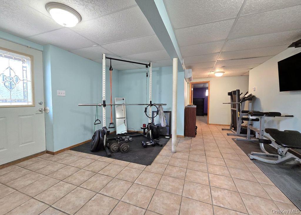 Single Family Ridgewood  Suffolk County, NY 11784, MLS-983954-27