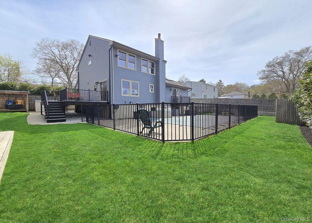 Single Family Ridgewood  Suffolk County, NY 11784, MLS-983954-3