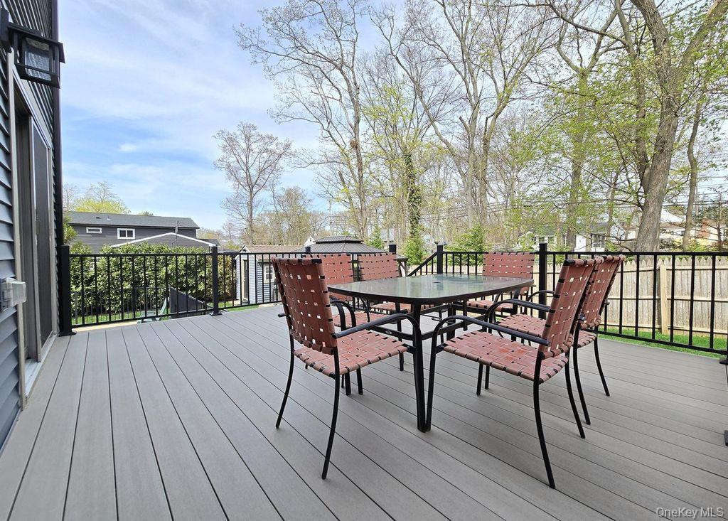 Single Family Ridgewood  Suffolk County, NY 11784, MLS-983954-5