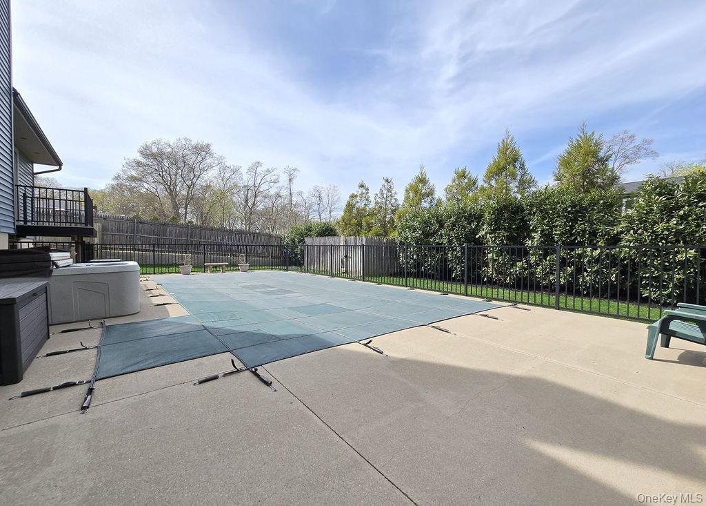 Single Family Ridgewood  Suffolk County, NY 11784, MLS-983954-7