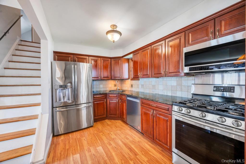 Single Family 33rd  Suffolk County, NY 11757, MLS-983970-18