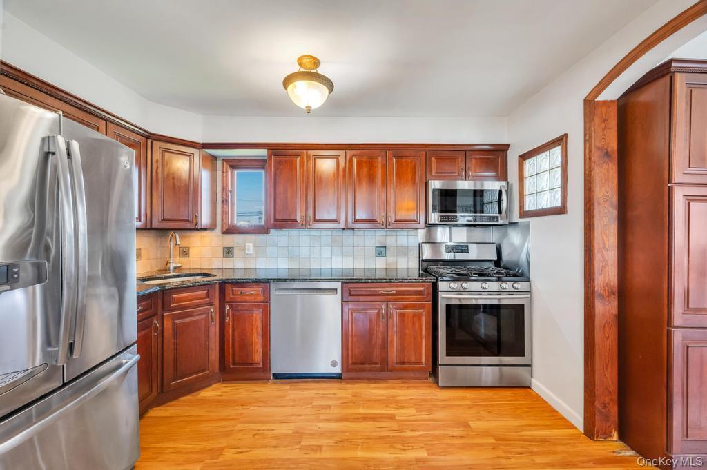 Single Family 33rd  Suffolk County, NY 11757, MLS-983970-20