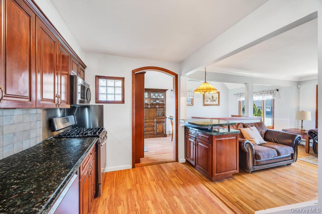 Single Family 33rd  Suffolk County, NY 11757, MLS-983970-21