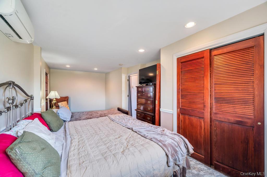 Single Family 33rd  Suffolk County, NY 11757, MLS-983970-25