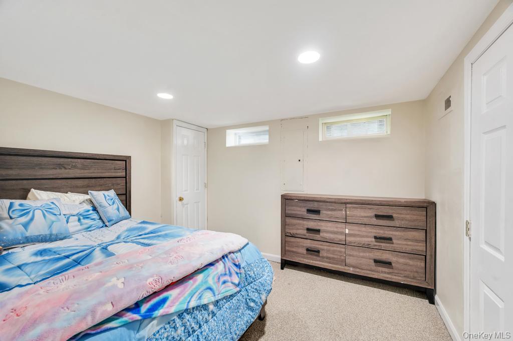 Single Family 33rd  Suffolk County, NY 11757, MLS-983970-35